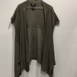 Fylo Cardigan layering short sleeve green, size small petite.